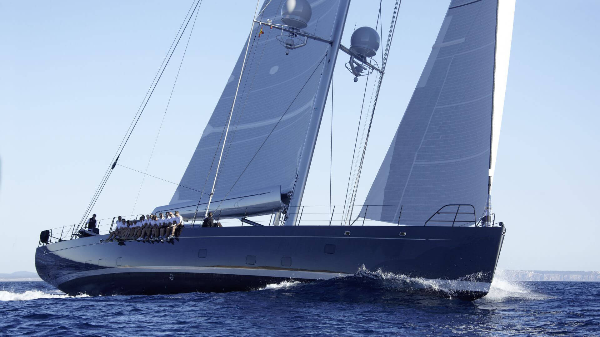 bsw yachteinrichter et l’aménagement intérieur de yachts à voiles de sport, ici avec l’équipage.