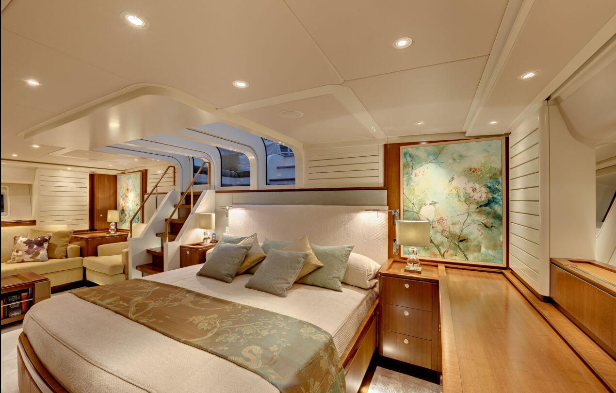 Schlafzimmer aus qualitativ hochwertigen Materialien – mit bsw yachteinrichter zum perfekten Yachtinterieur.
