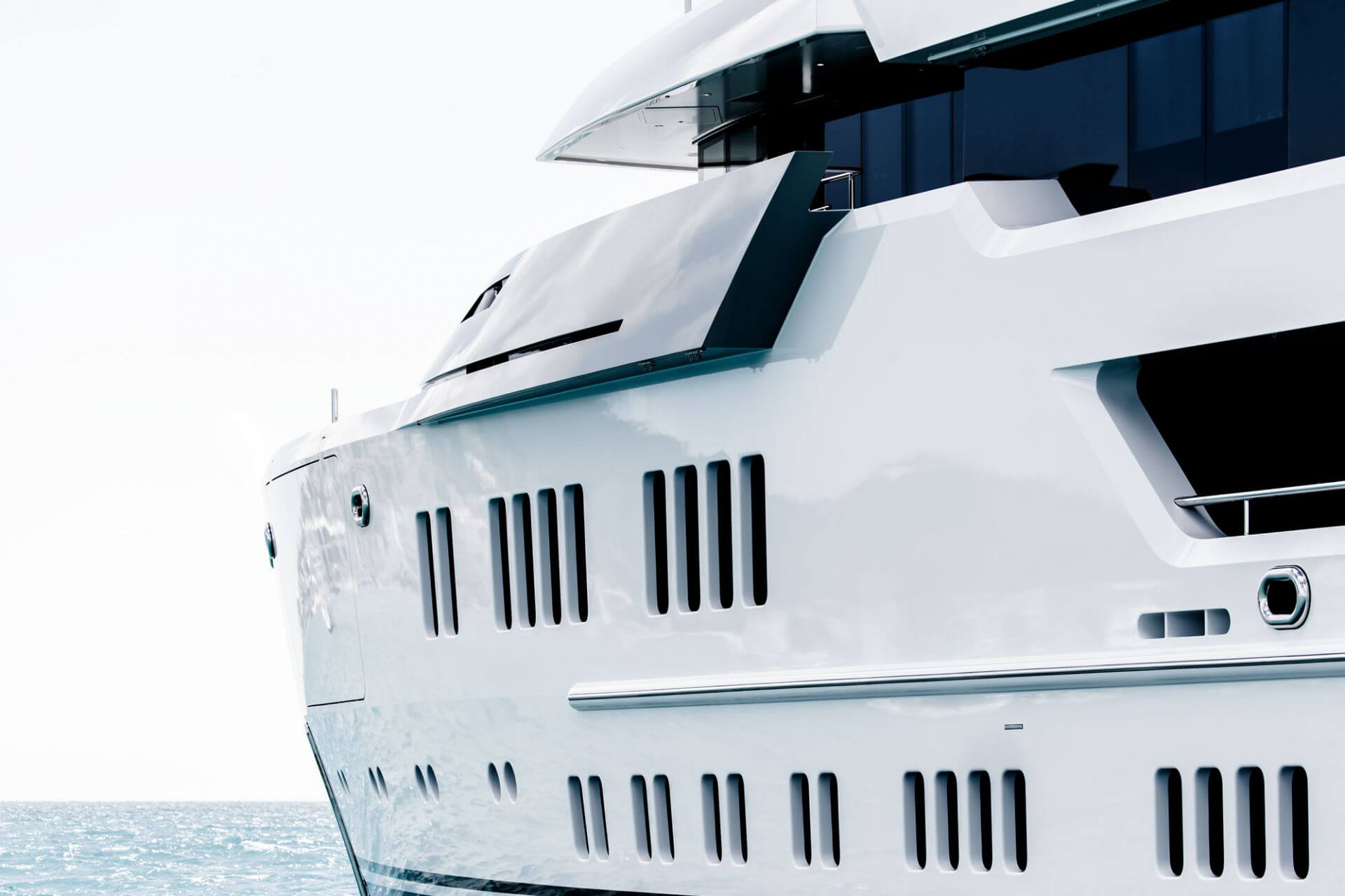 Window frontage on board a luxury motor yacht – bsw yachteinrichter delivers perfect yacht interiors for motor yachts